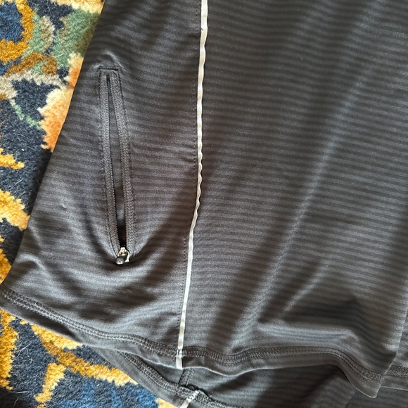 90 Degree T back running top with zippered pocket. NWT. Retail 54 - Picture 3 of 7